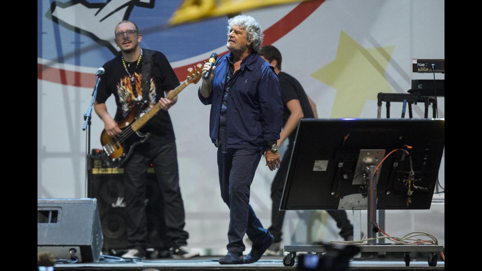 Grillo apre festa M5S al Circo Massimo: Meglio Berlusconi della sinistra