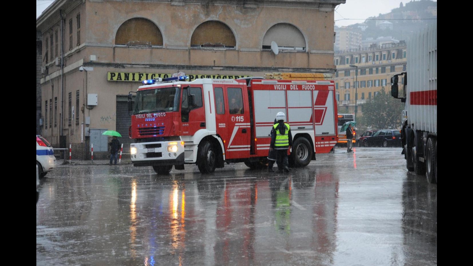 Genova, prosegue lavoro Croce Rossa: 80 volontari e mezzi anfibi