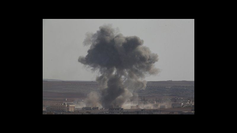 Isil bombarda Kobani e vicino varco frontiera tra Siria e Turchia