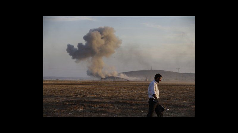 Isil, militanti controllano un terzo di Kobani: nuovi raid coalizione