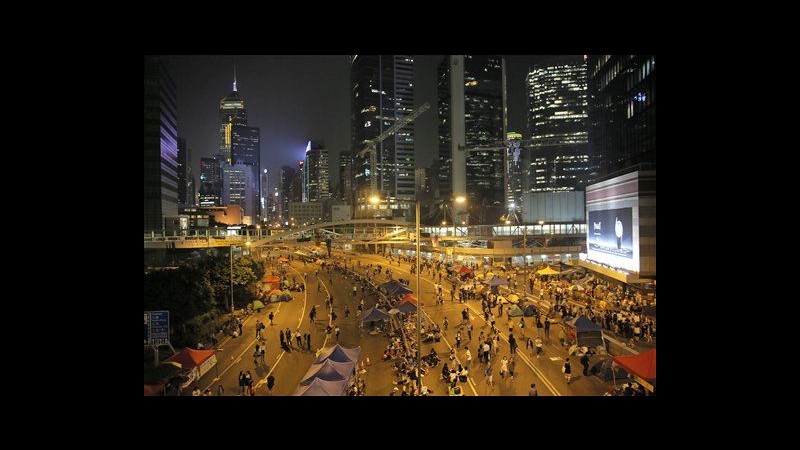 Hong Kong, al via venerdì negoziati tra governo e manifestanti