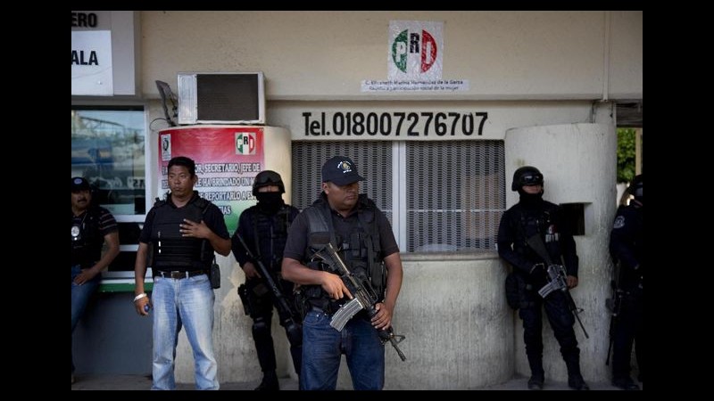 Messico, polizia federale prende controllo a Iguala: ricerche studenti scomparsi