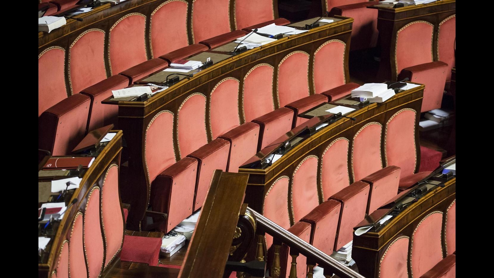 Senato, seduta sospesa per la quarta volta, riprenderà alle 16