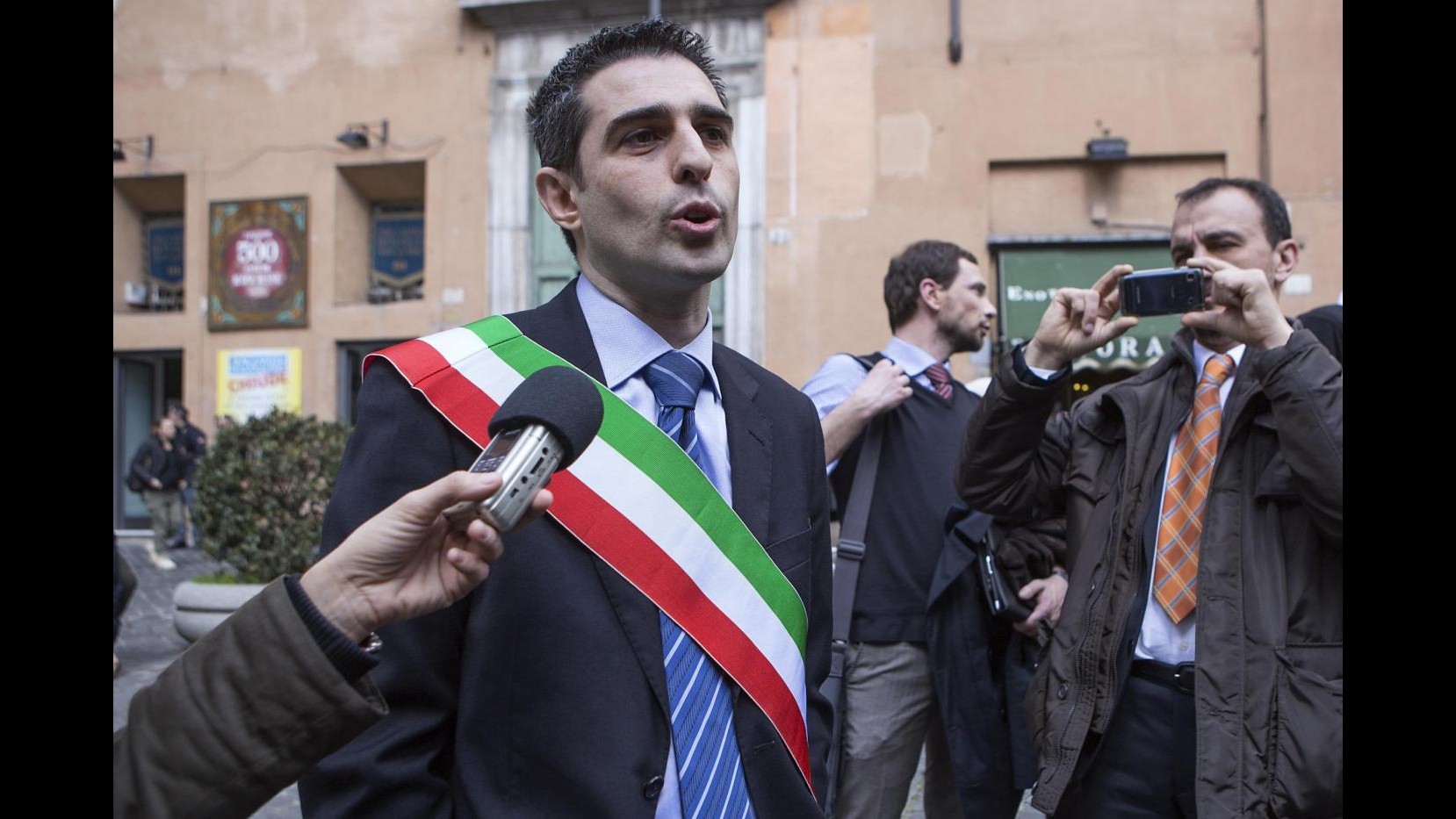 Comuni, Pizzarotti: sindaci devono poter rispondere a bisogni primari