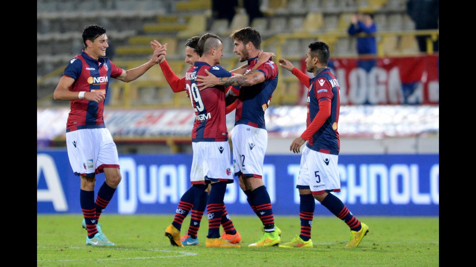 Serie B, rimonta Bologna e il Trapani va ko: rossoblù da soli in testa alla classifica