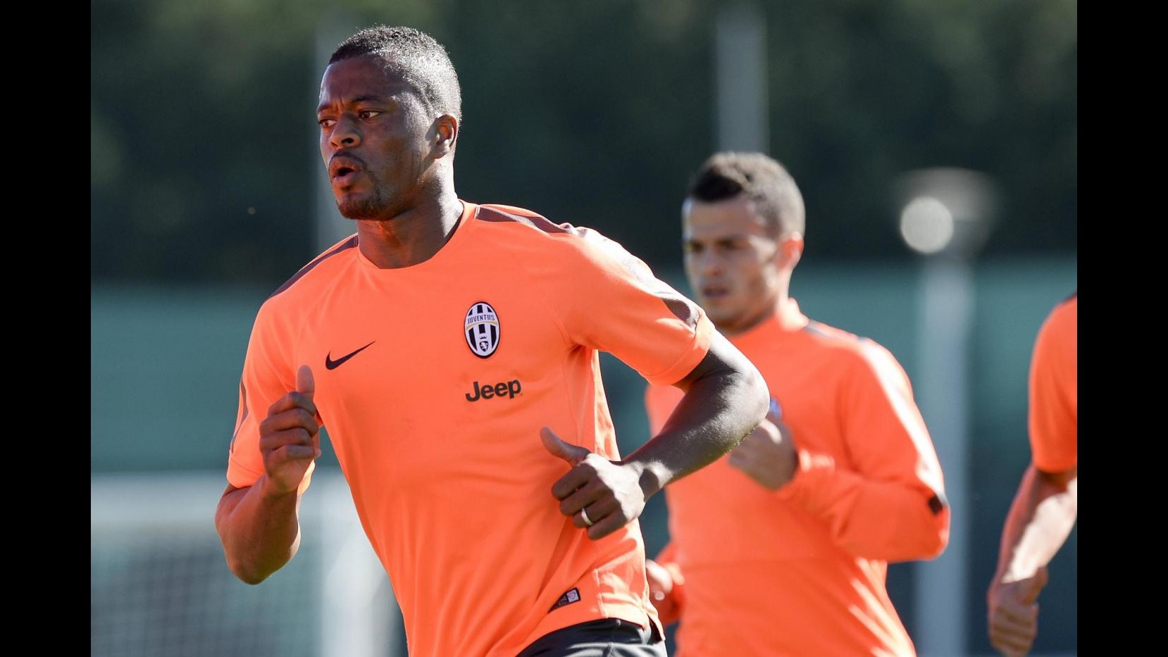 Juventus, lesione muscolare per Evra e un mese di stop
