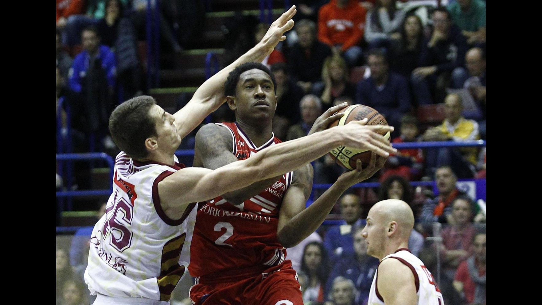 Basket, Serie A: Milano batte Venezia, è prima da sola. Cantù cade a Trento
