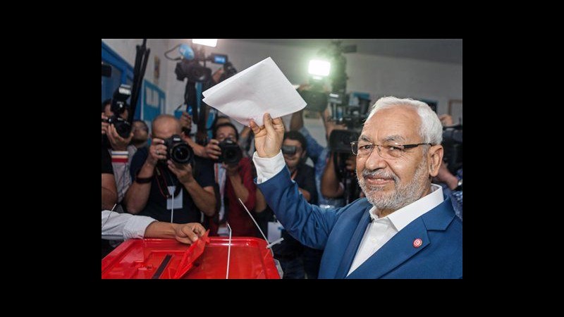 Tunisia, leader Ennahda Ghannouchi ha votato a Ben Arous