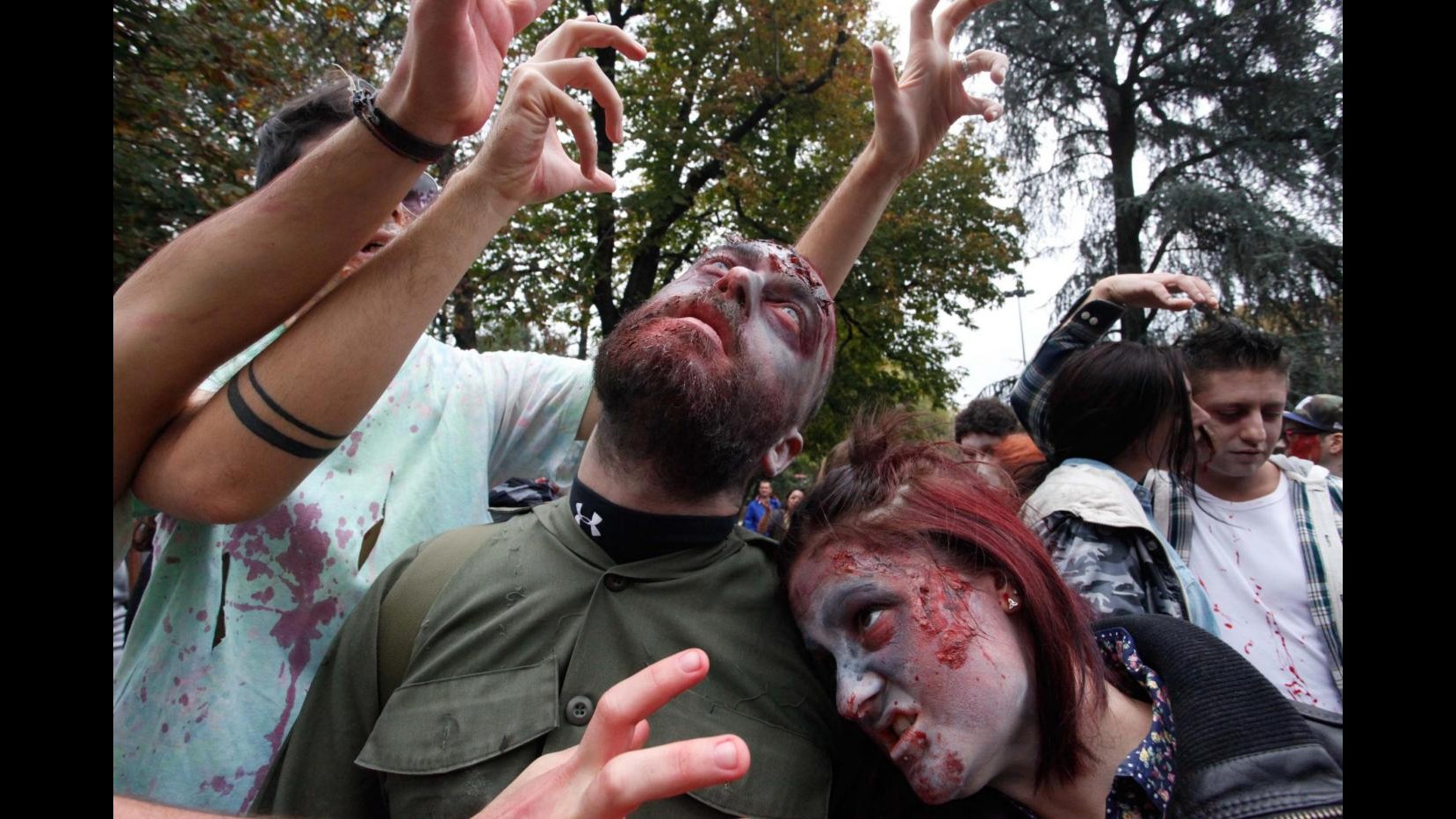 Zombie Walk a Milano, i morti viventi invadono la città