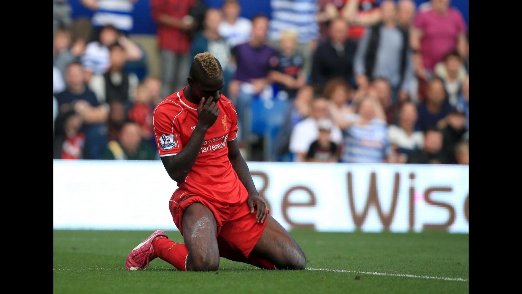 Premier League, tifosi Liverpool delusi restituiscono la maglia di Balotelli