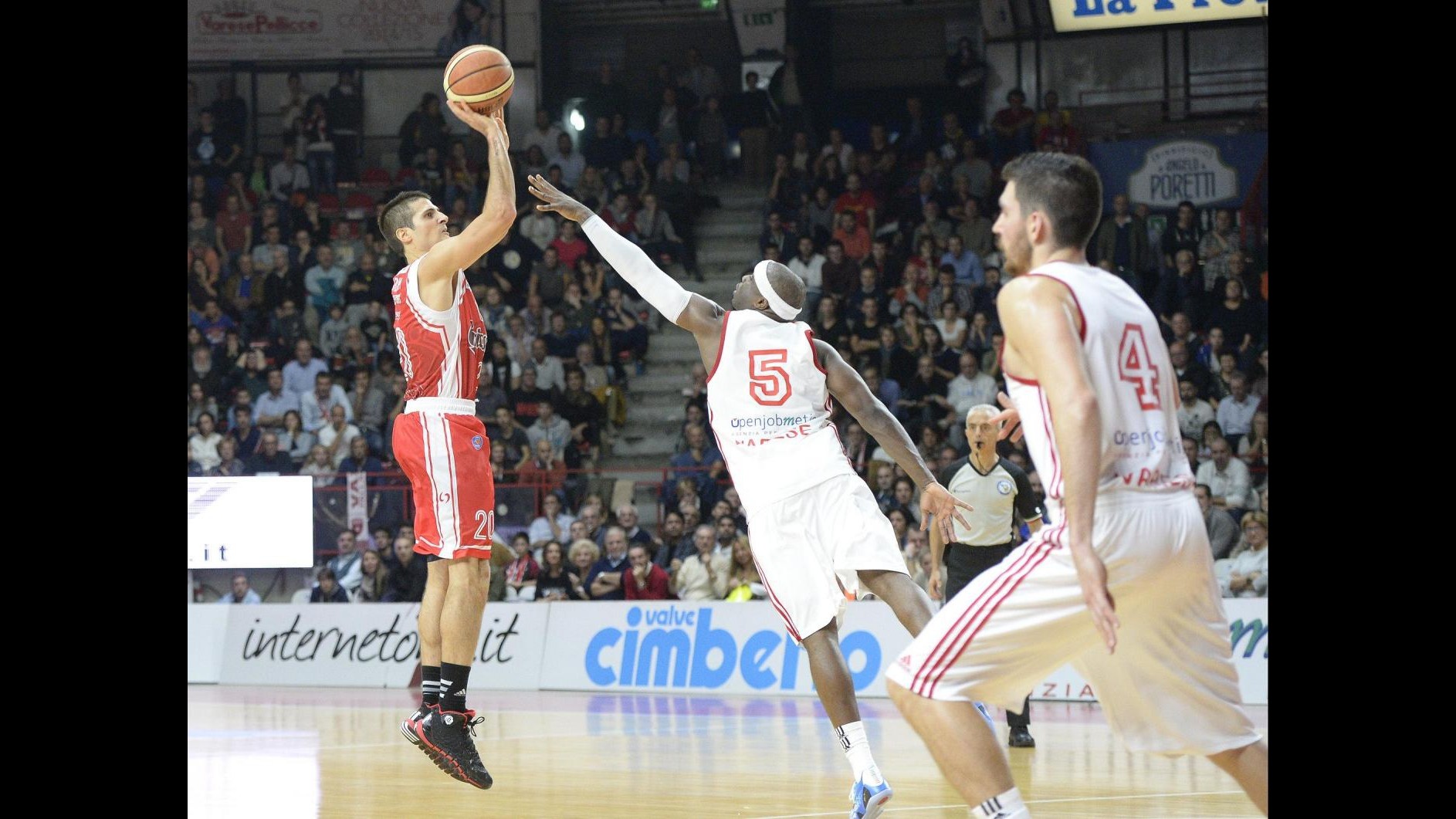 Basket, Serie A: Varese-Reggio Emilia 112-118, lombardi ko dopo tre overtime