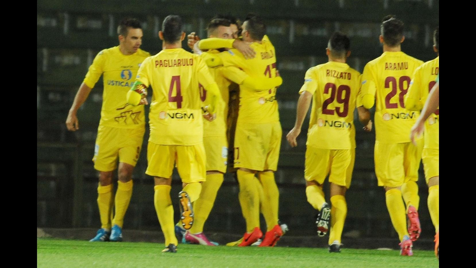 Serie B, Ternana-Trapani 1-2 nell’anticipo: siciliani agganciano Frosinone in testa