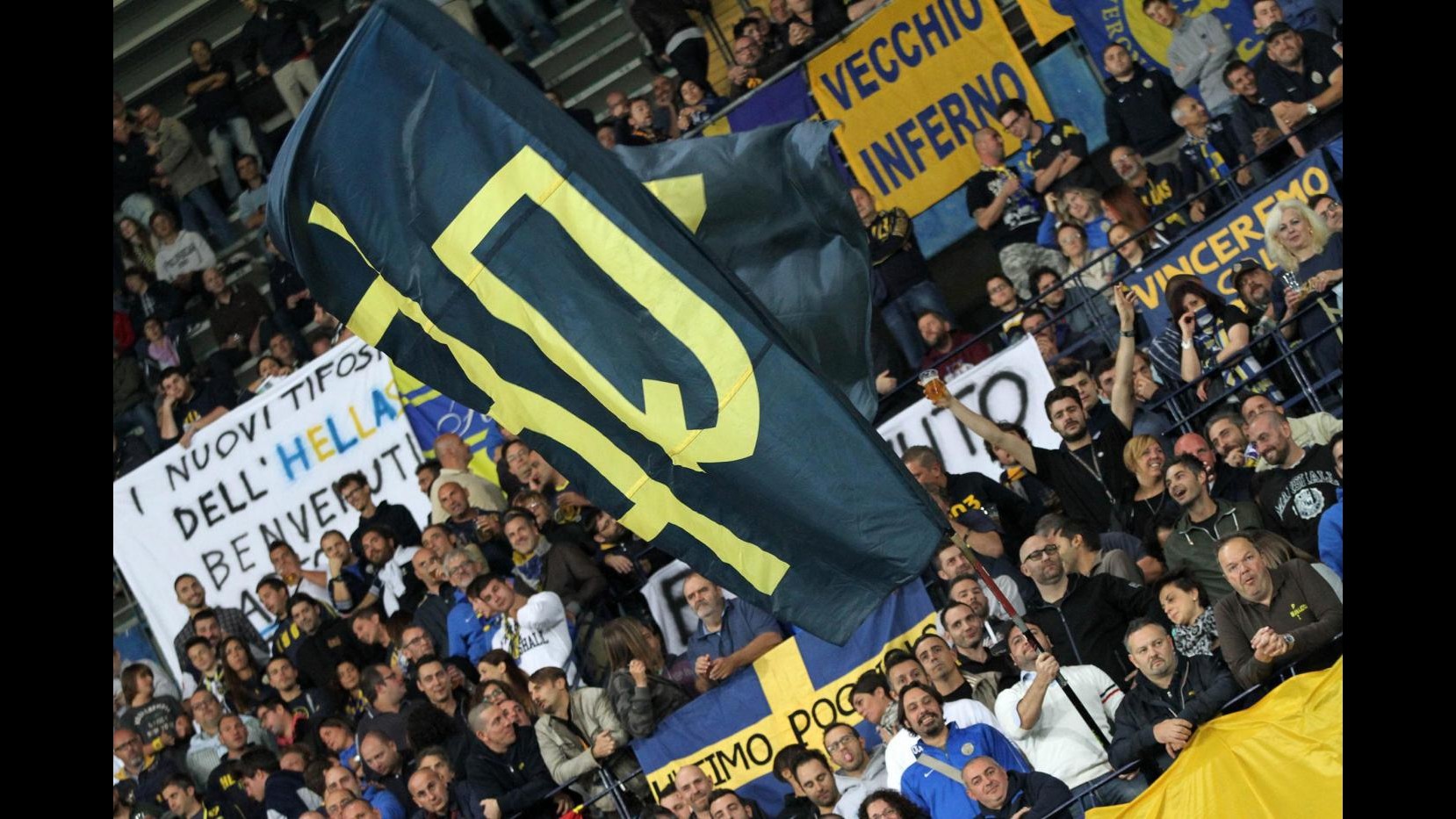 Cori razzisti, corte Figc: supplemento d’indagini per Verona-Milan, sospeso stop curva
