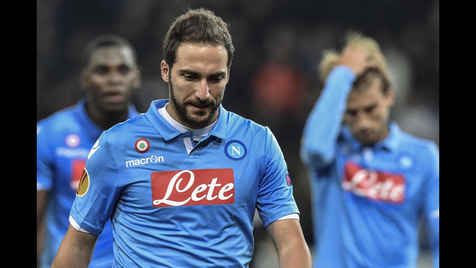 Napoli, per Higuain e Albiol notte a Berna. Il club: Colpa dell’antidoping