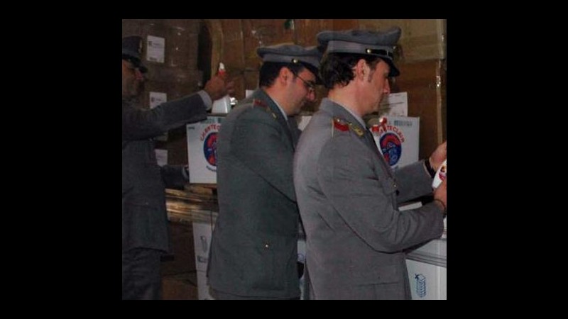 Bari, controlli al mercato: sequestrati abiti contraffatti, 1 denuncia