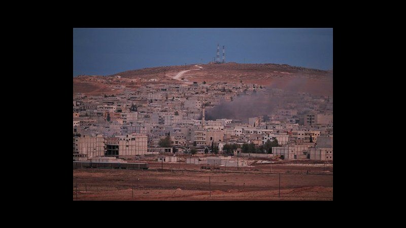 Isil, attivisti: Nella notte cinque raid a Kobani contro militanti