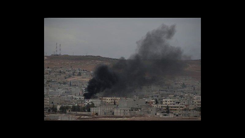 Isil, aerei Usa paracadutano armi e medicine a curdi in difesa Kobani