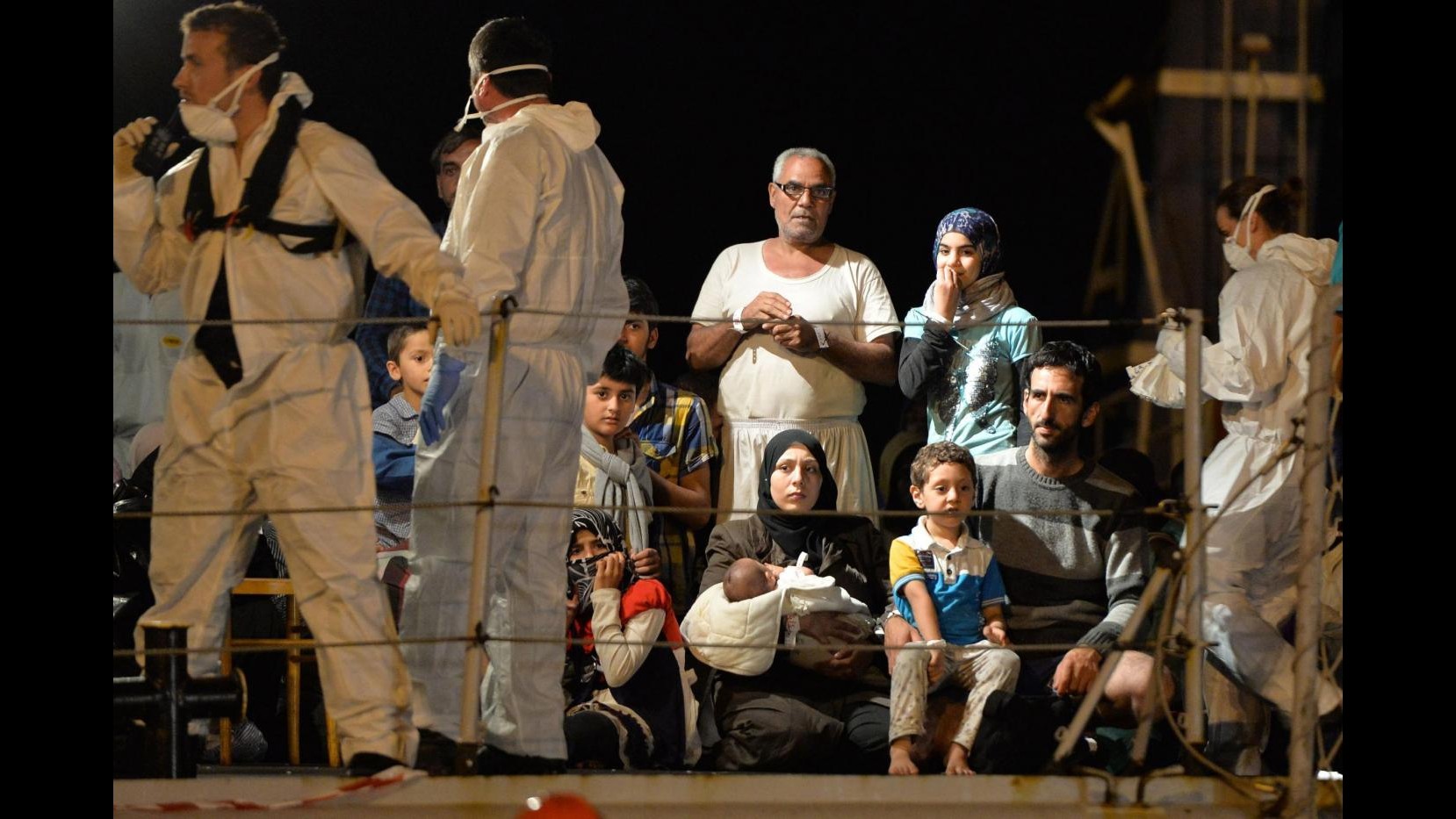 Sbarchi, un centinaio di migranti a Pozzallo: arrestati due scafisti
