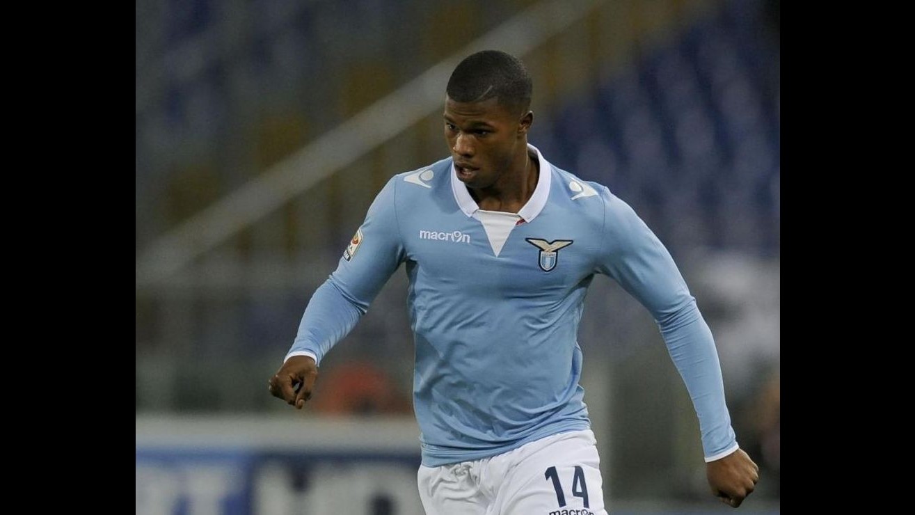 Roma, si schianta contro muro con la Lamborghini: illeso laziale Keita