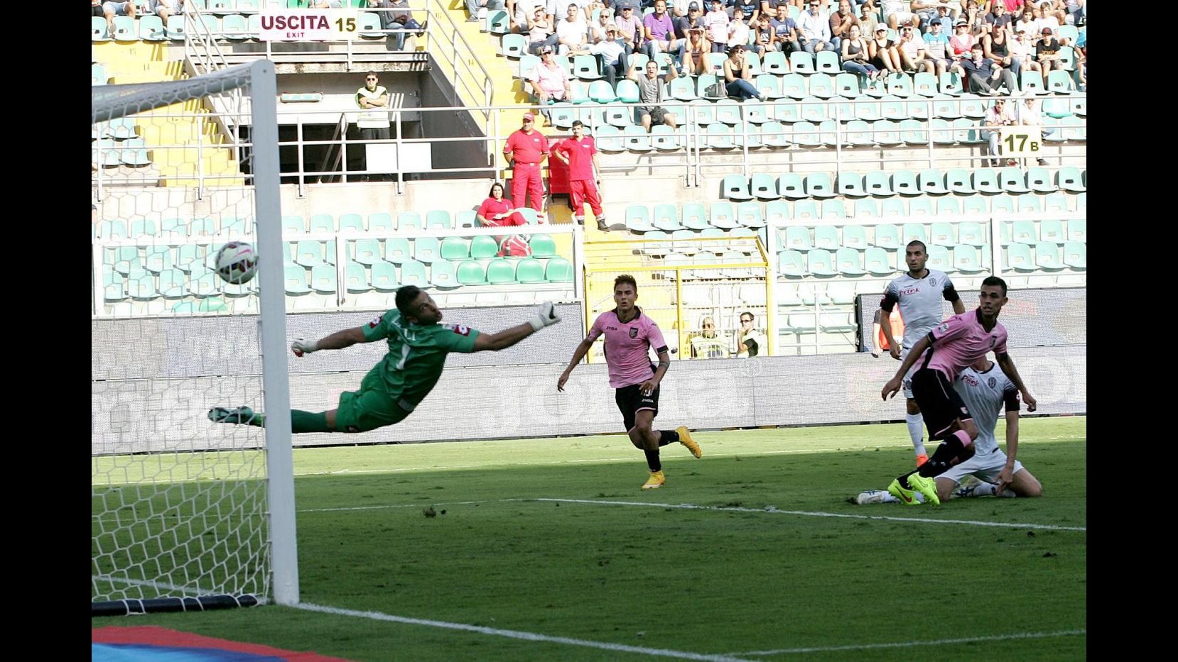 Serie A, Dybala salva Iachini: Palermo doma Cesena 2-1