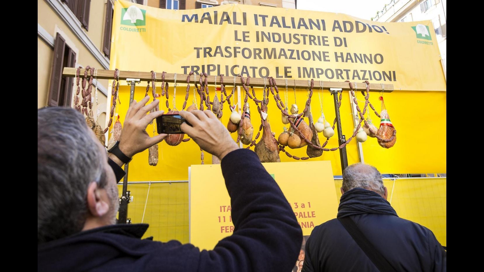 Coldiretti: Arriva prosciutto senza maiale,carne annacquata e additivi