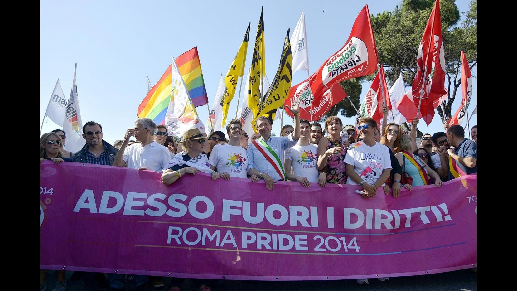 Nozze gay, manifestazione Ncd-Fdi a Roma: Vostra cultura contro natura