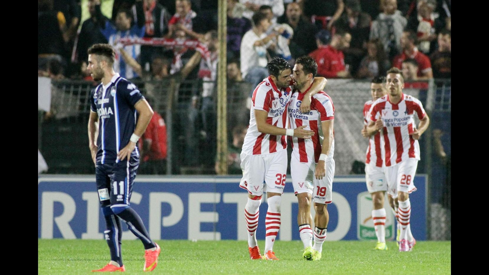 Serie B, Vicenza-Pescara 2-1 nell’anticipo