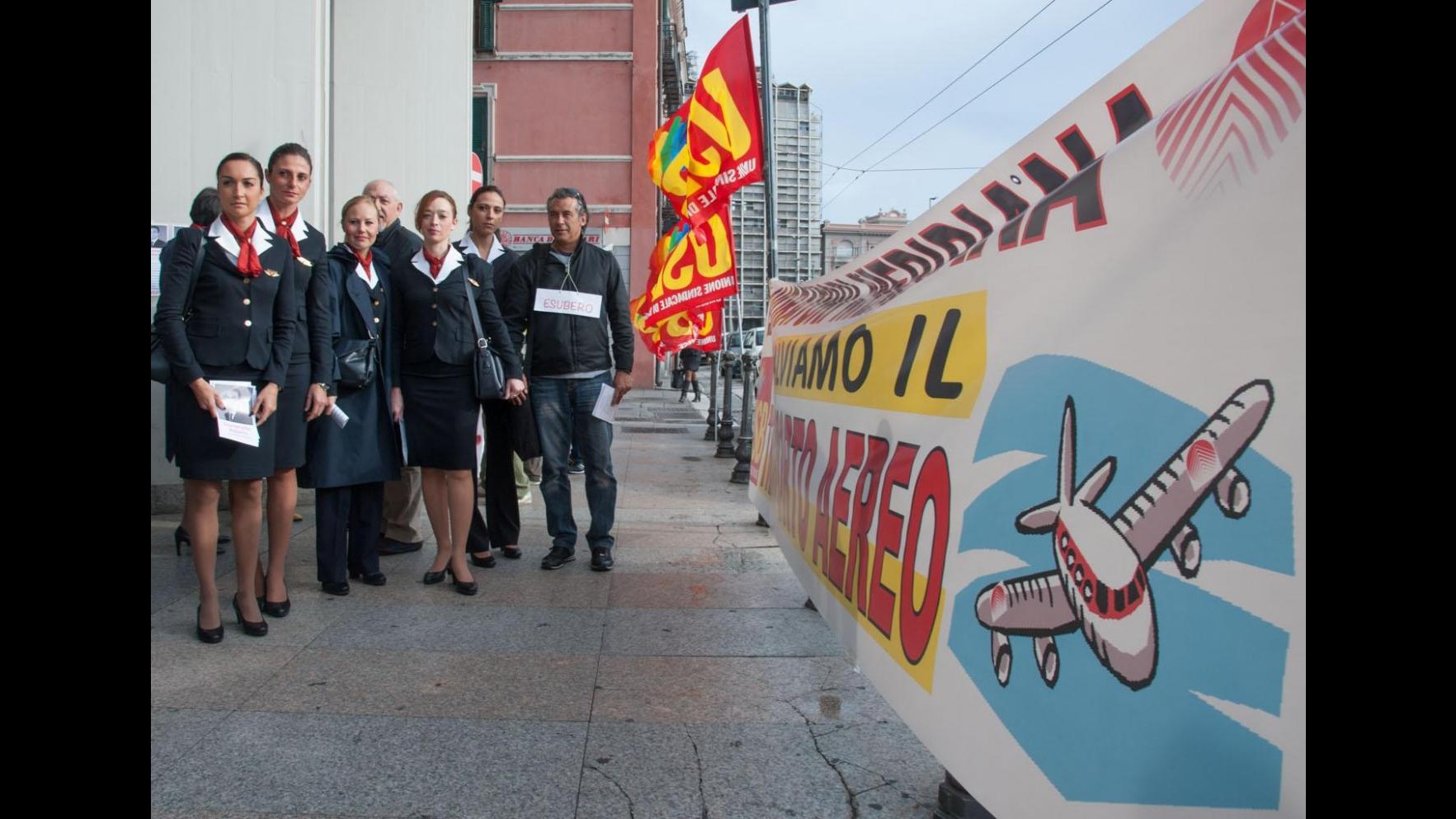 Meridiana, lavoratori sfilano alla sede del ministero del Lavoro