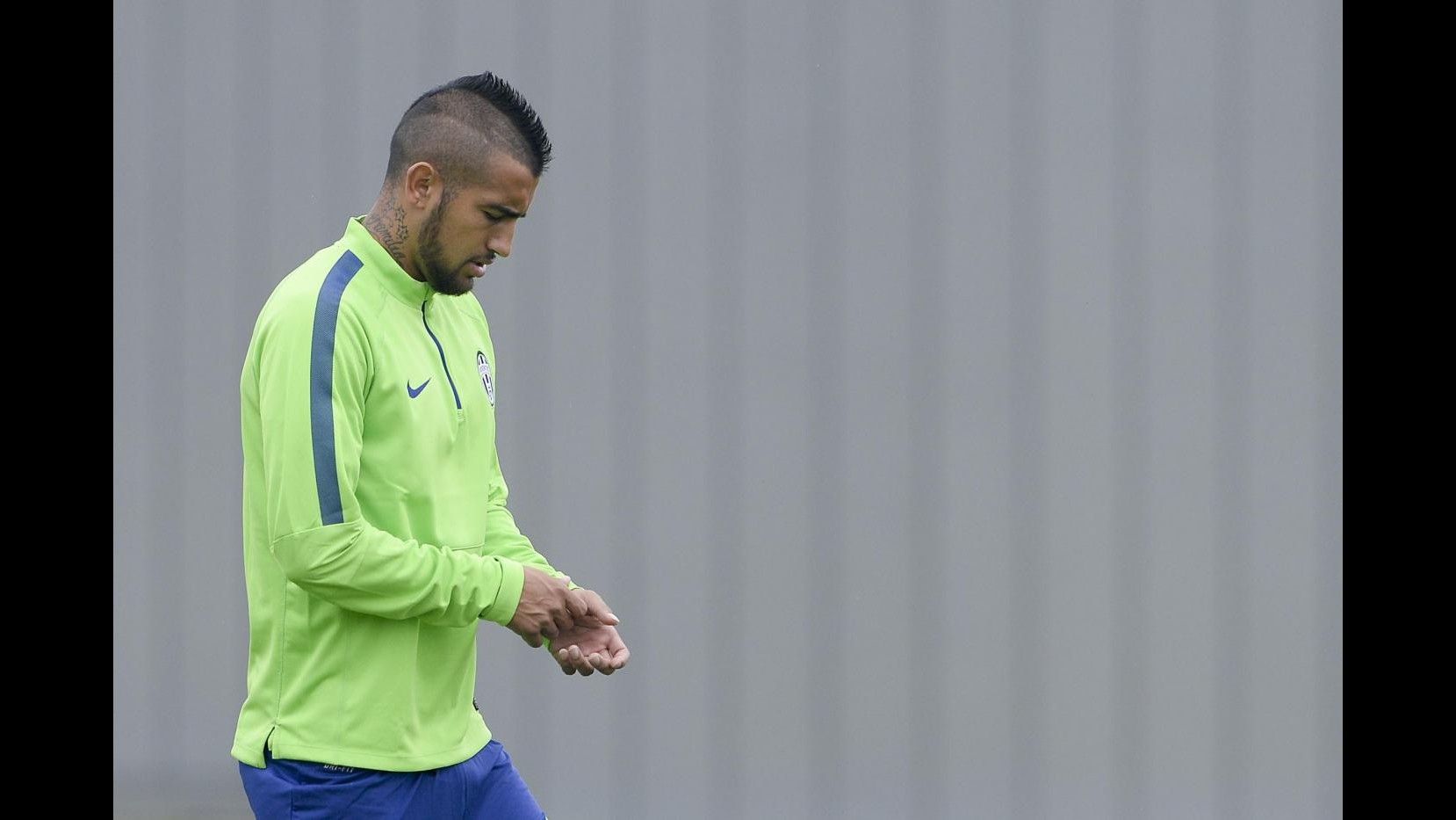 Juve, aereo dal Cile in ritardo, Vidal si allena da solo. Ogbonna: Nostra forza è il gruppo