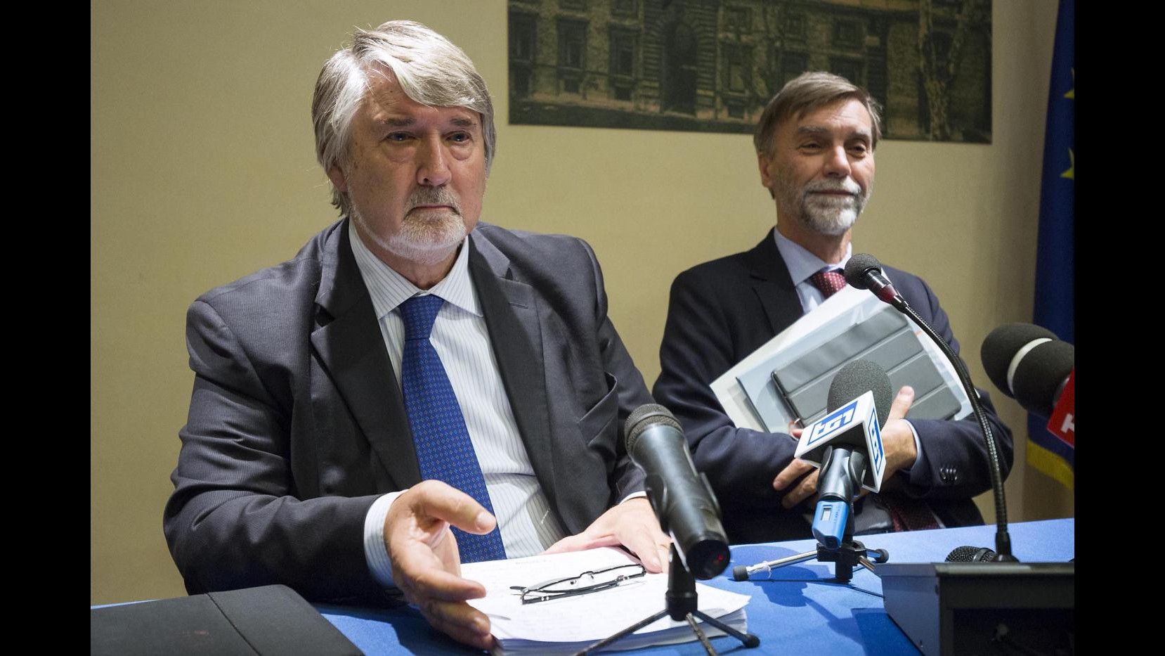 Torino, blitz antagonisti a IoLavoro: Poletti li invita a parlare