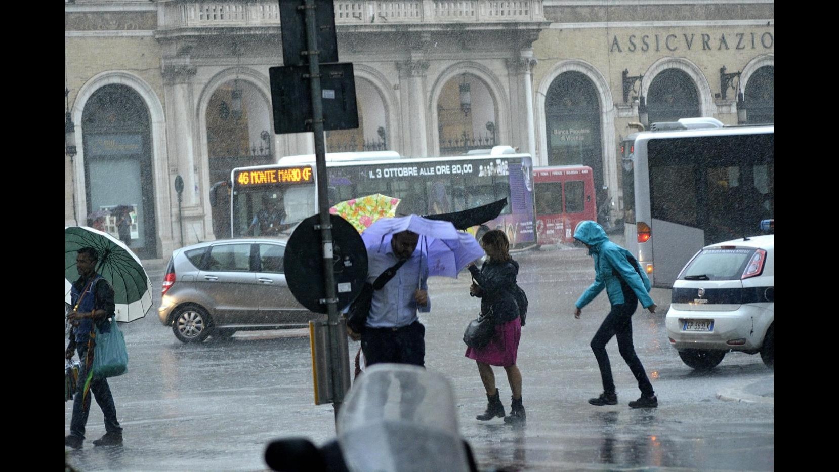 Maltempo a Roma: domani scuole aperte