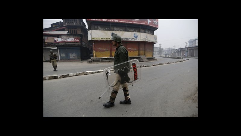 Kashmir, scioperi negozianti dopo uccisione 2 uomini da esercito