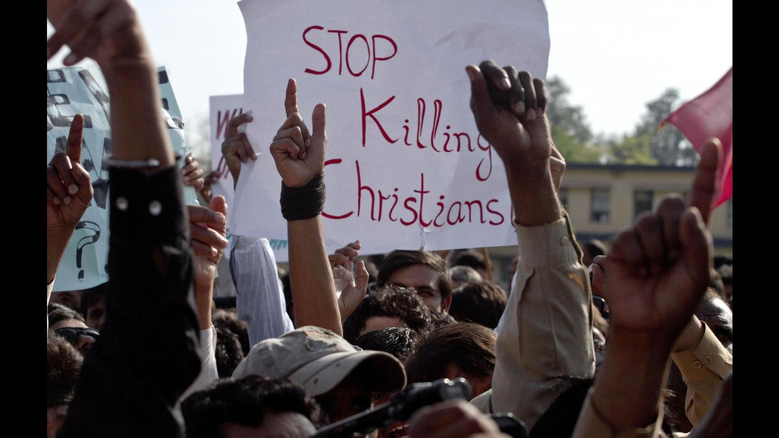 Pakistan, coppia cristiani uccisa da folla musulmani per blasfemia