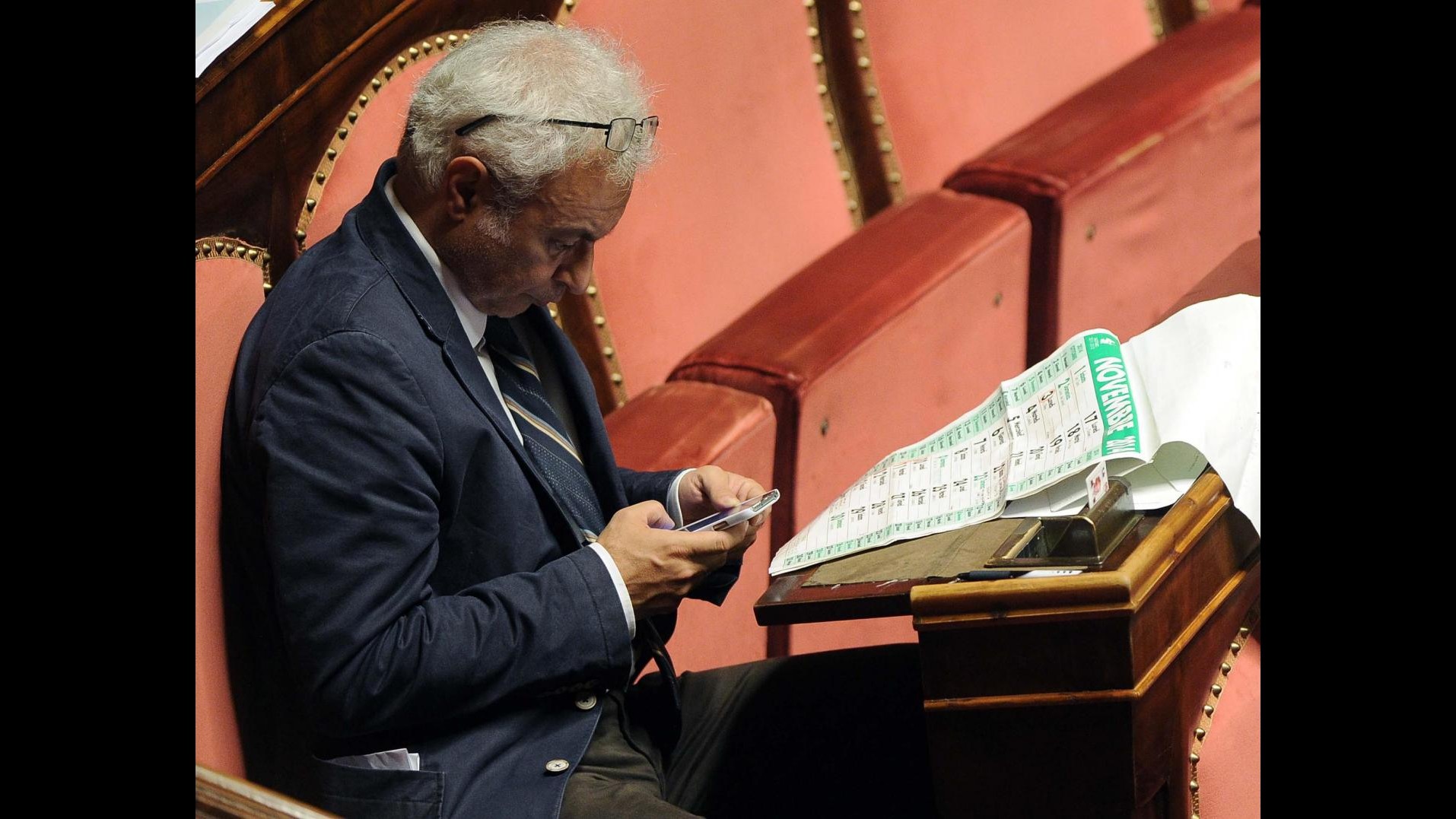 Cagliari, il senatore Cotti (M5S) a processo per furto di una targa