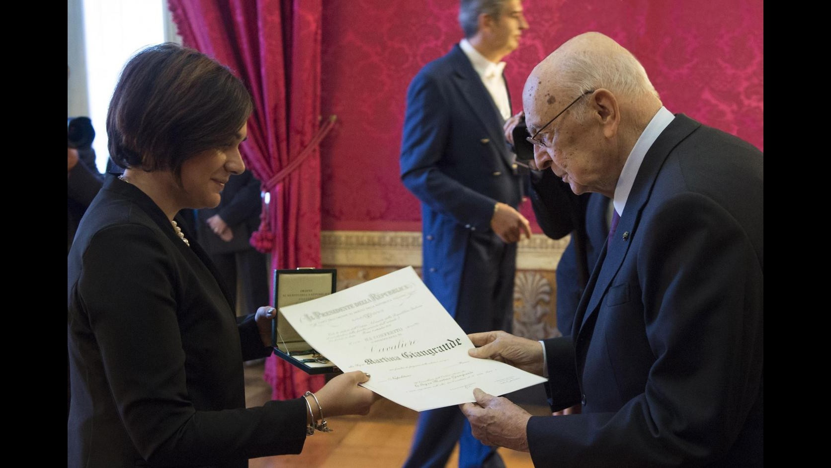 Spari P.Chigi, Napolitano conferisce onorificenza a Martina Giangrande