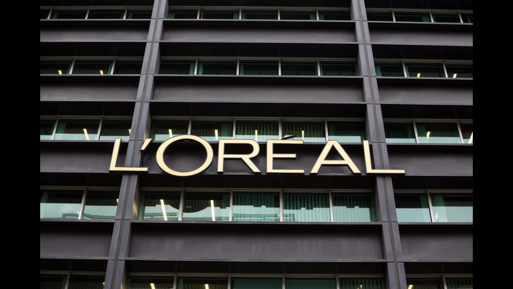 Francia, L’Oreal crolla in Borsa dopo vendite trimestrali deludenti