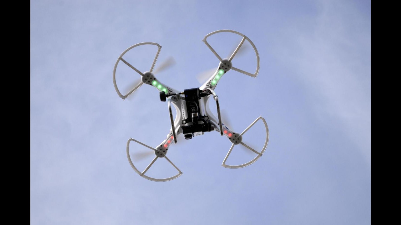 Cina collauda sistema di difesa laser per abbattere piccoli droni