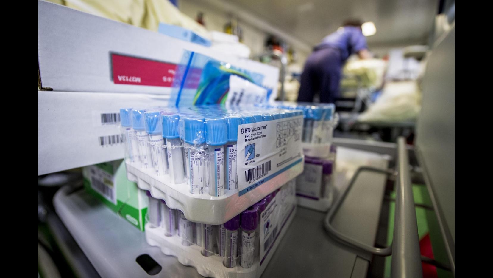 Ebola, a Londra test su donna con febbre e legami con ovest Africa