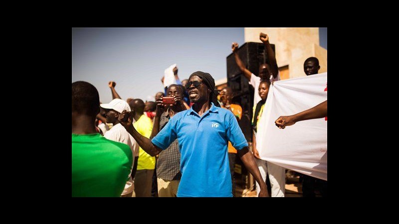 Burkina Faso, esercito dispiega blindati vicino a sede di tv nazionale