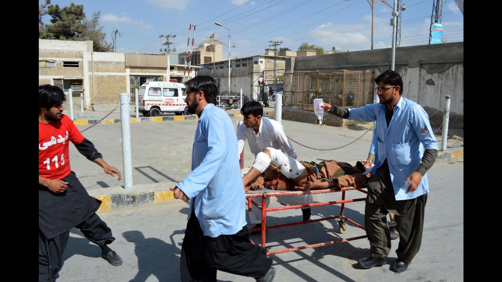 Pakistan, esplosione in ristorante a Lahore: 45 morti
