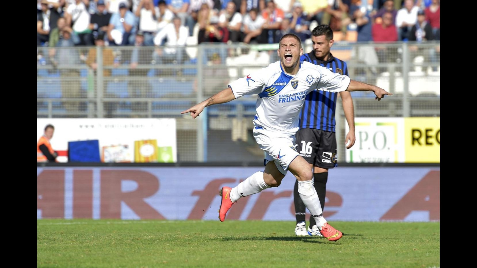Serie B, Frosinone travolge 4-1 Latina nel derby ed è secondo