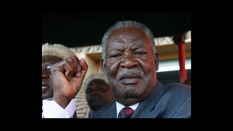 Zambia, rientrata salma presidente Sata morto in ospedale Londra