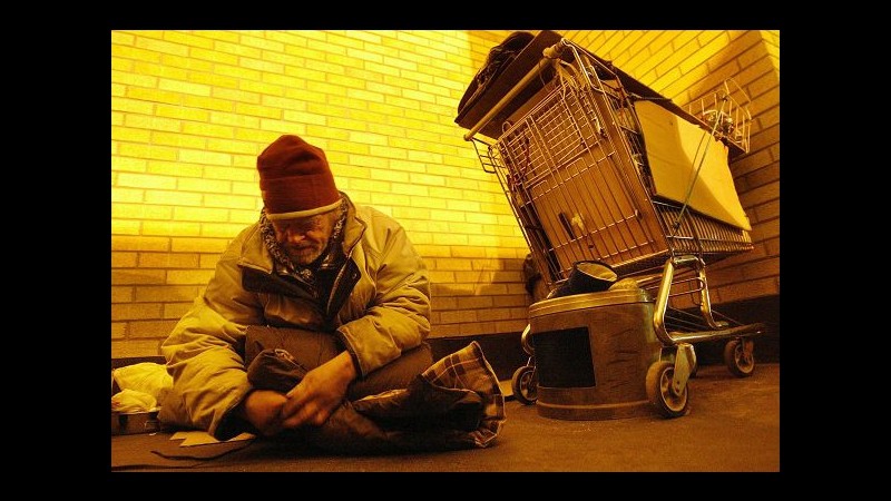 Crisi, Unimpresa: Povertà sommersa per una famiglia su quattro