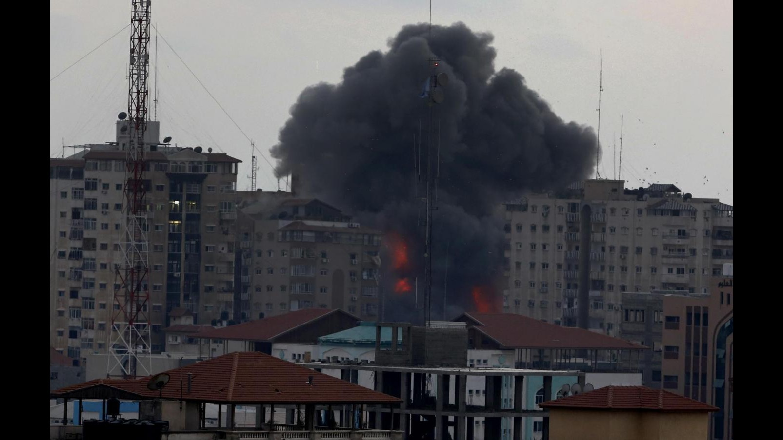 Egitto, esplode ordigno al Cairo: tre feriti
