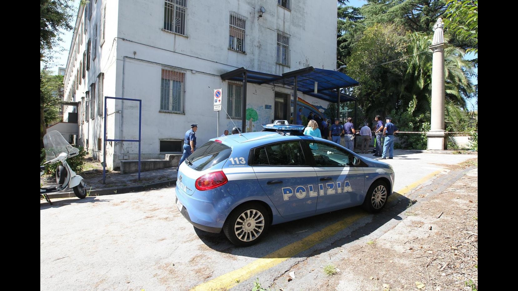 Napoli, feriscono 34enne durante rapita: fermati due minori