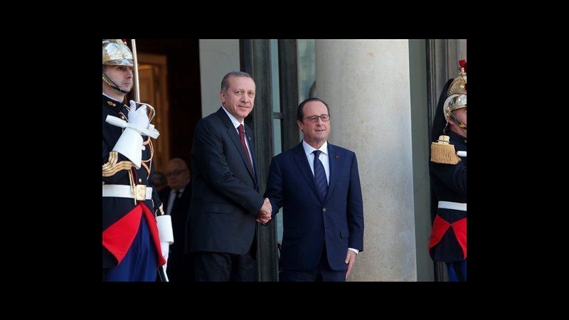 Isil, Erdogan: Servono raid aerei in altre zone Siria, non solo Kobani