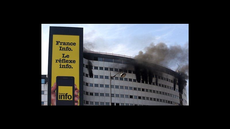 Francia, Hollande: Incendio in sede radio pubblica è grande shock