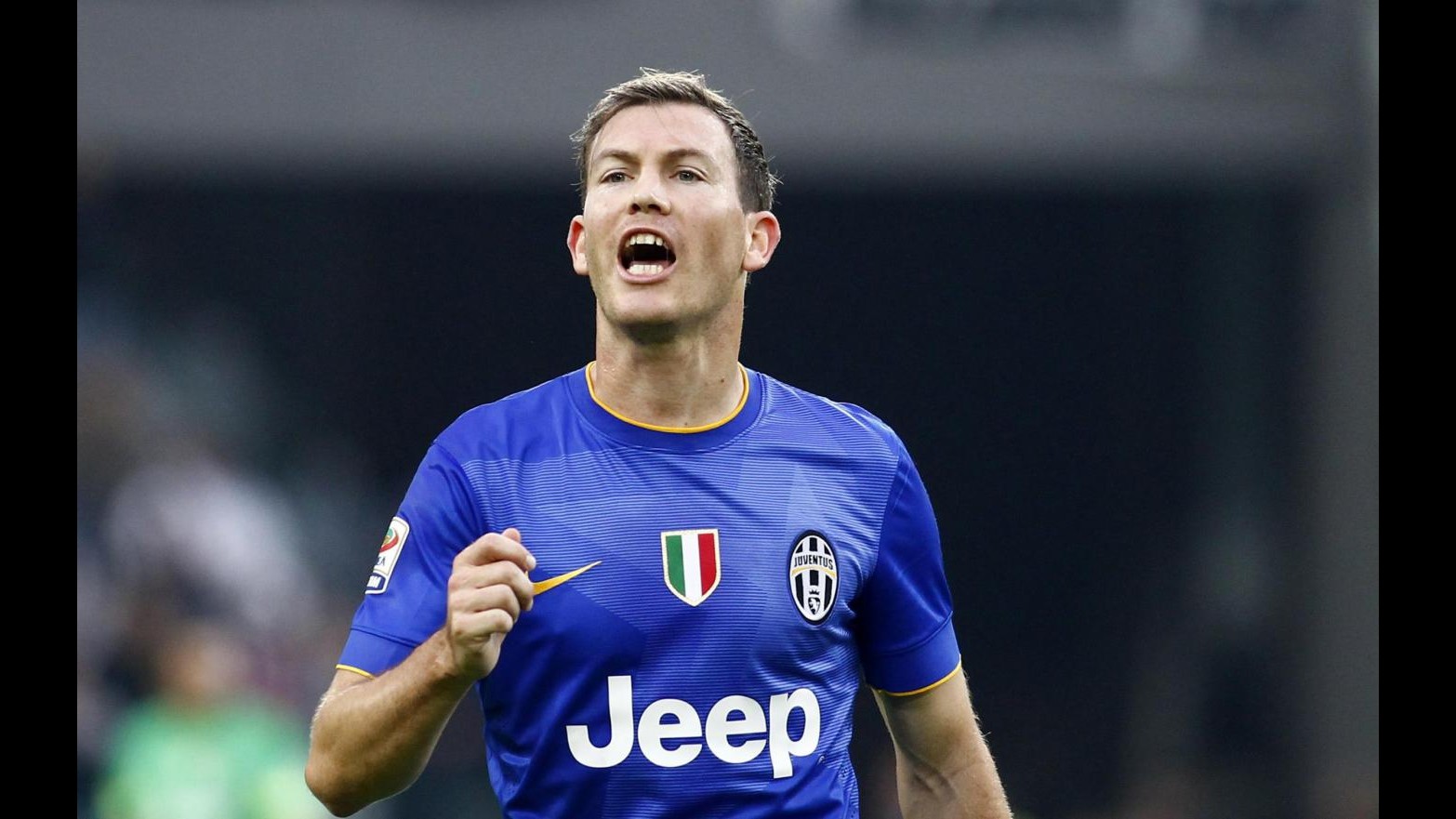 Arsenal cerca rinforzi sulle fasce, occhi puntati su Soares e Lichtsteiner