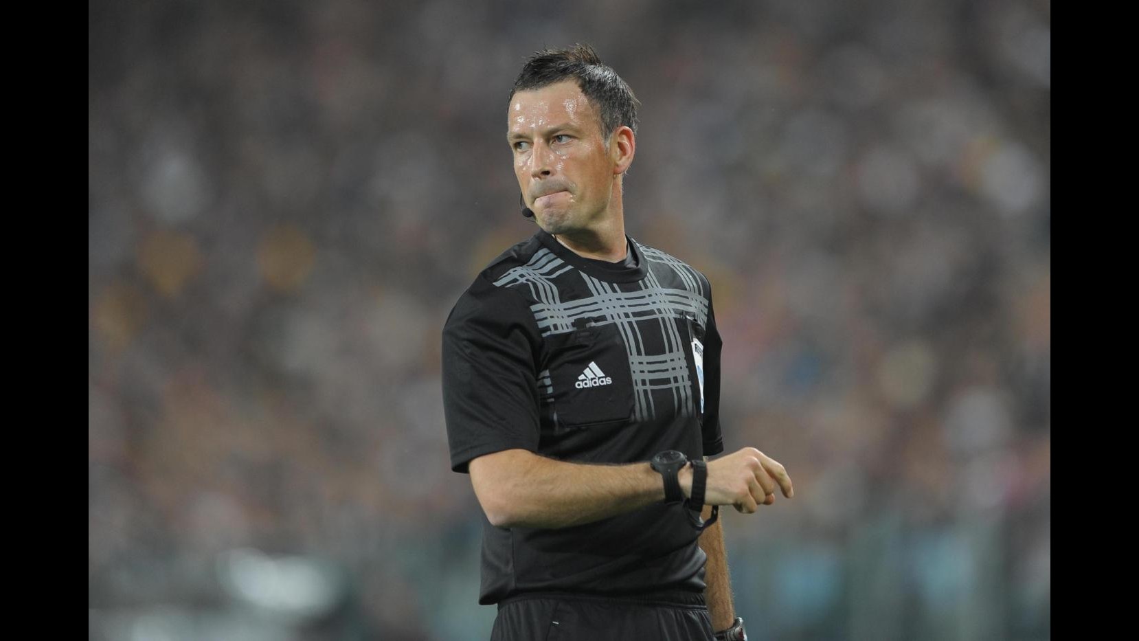 Premier League, al concerto da solo dopo la partita: sospeso arbitro Clattenburg