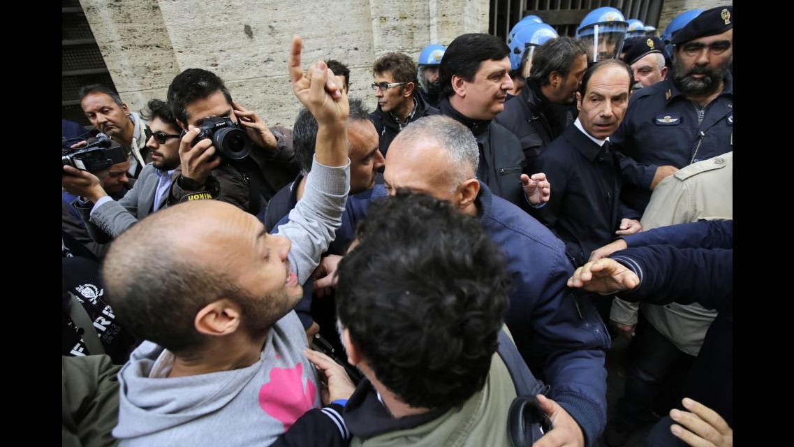 Ast, incidenti durante corteo a Roma: feriti e contusi